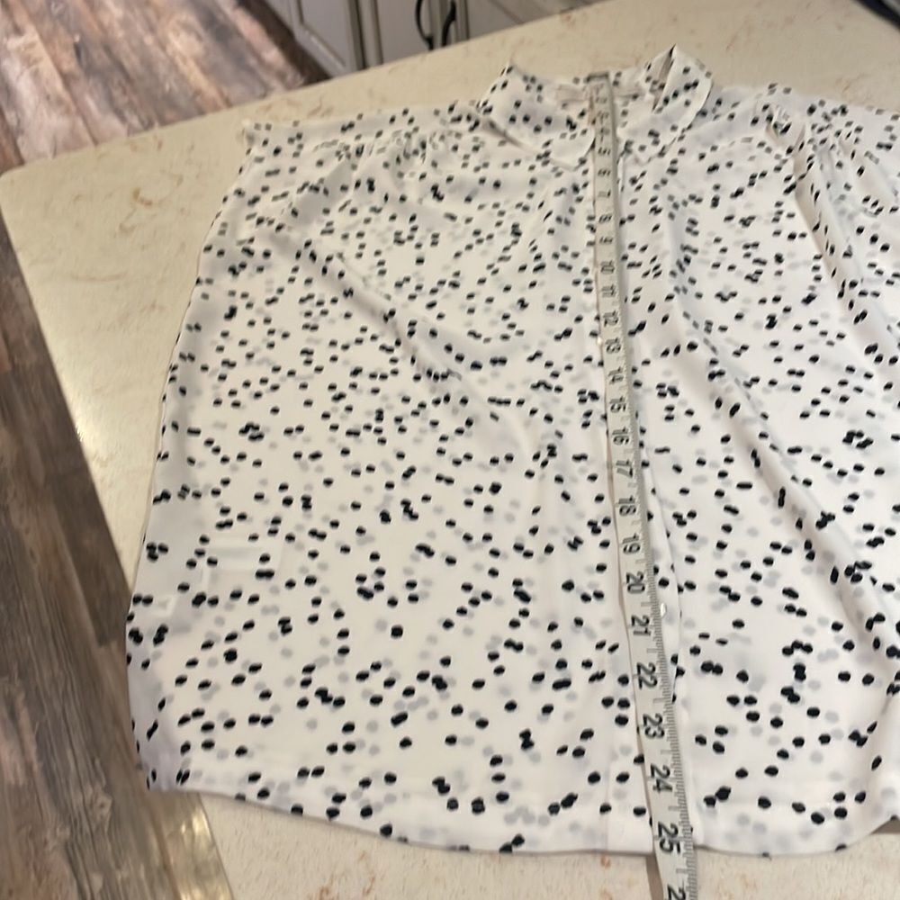 Ann Taylor LOFT NWOT Dalmatian print button down top SZ SP. small petites. - Picture 10 of 11